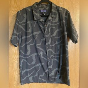 Patagonia men’s hybrid button down shirt